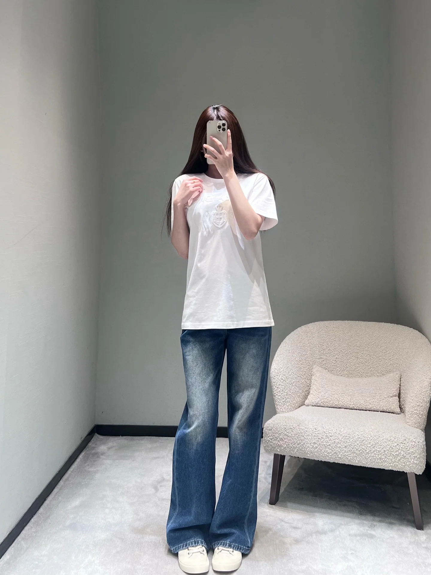 프라다 3D 엠보싱 코튼 반팔 티셔츠 2026 SS 상세 이미지 4