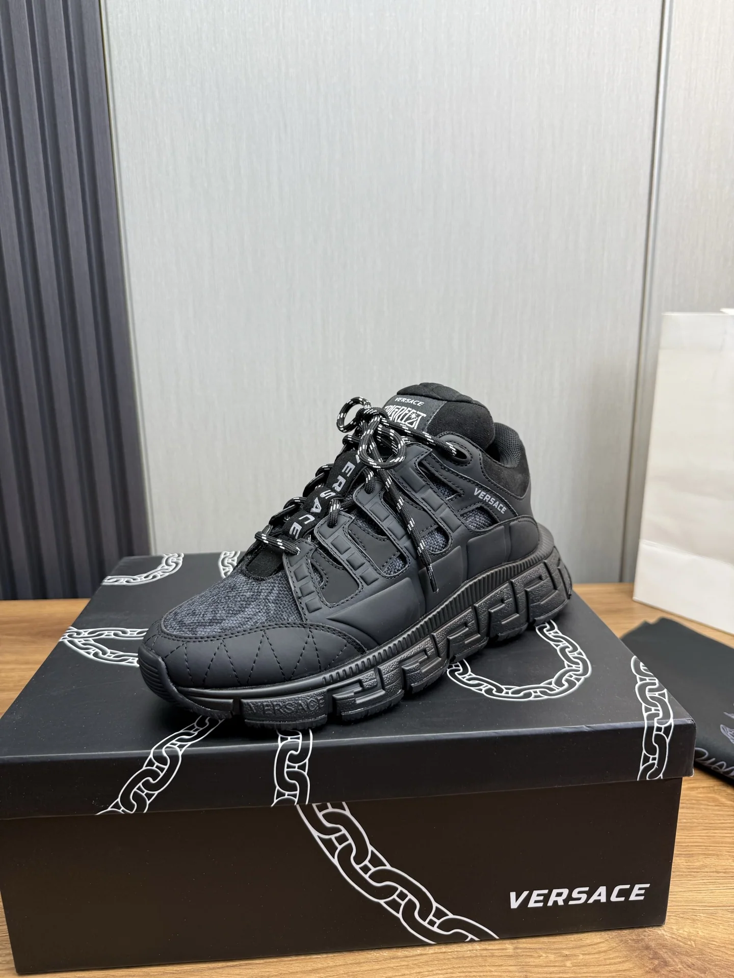 베르사체 컬러 블록 청키 스니커즈 154327