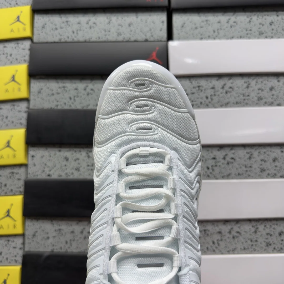 나이키 [TK] 에어 맥스 플러스 DA1472-100 201977 Nike Air Max Plus Supreme White 상세 이미지 2