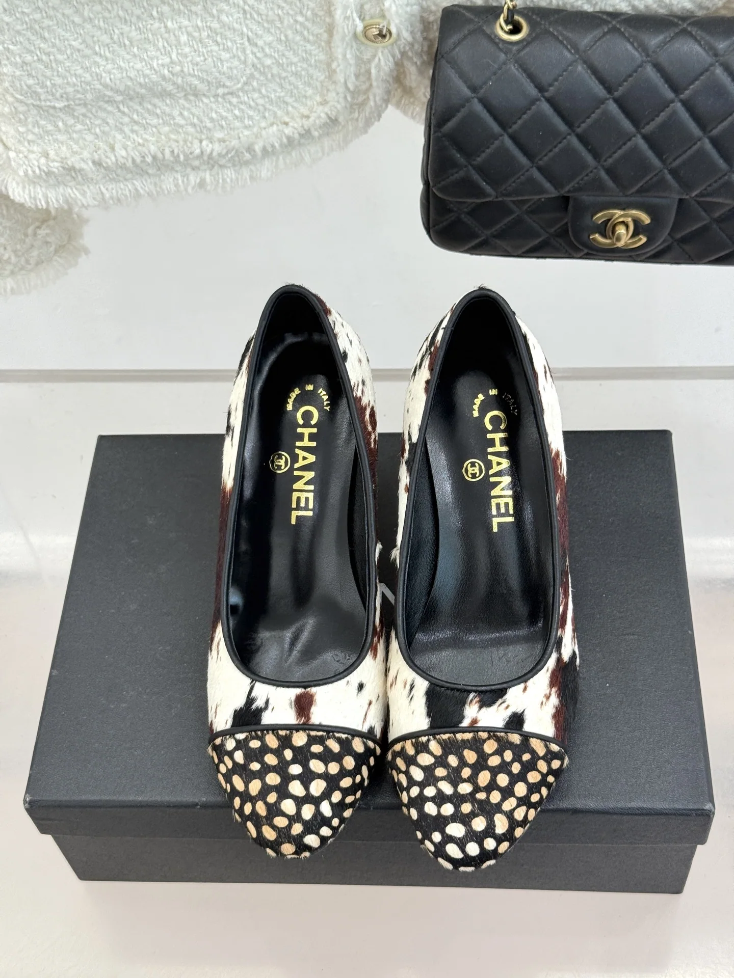 샤넬 더블 C 메탈 버클 포니 헤어 샌들 상세 이미지 4
