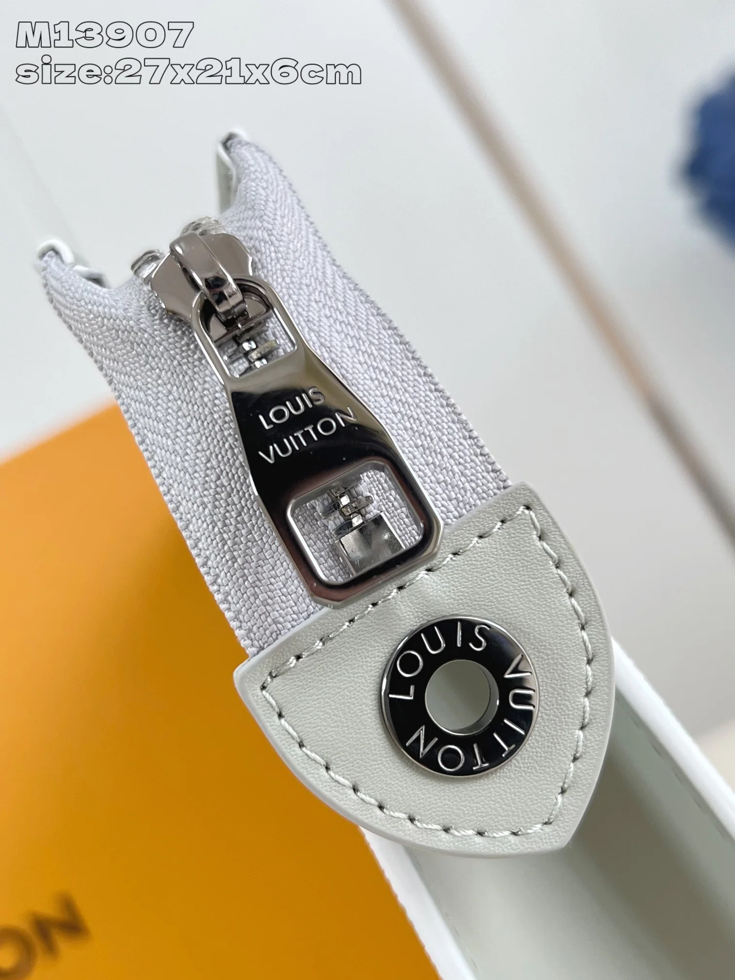 루이비통 M13907 블랙 포쉐트 핸드백 미디엄 모노그램 상세 이미지 6