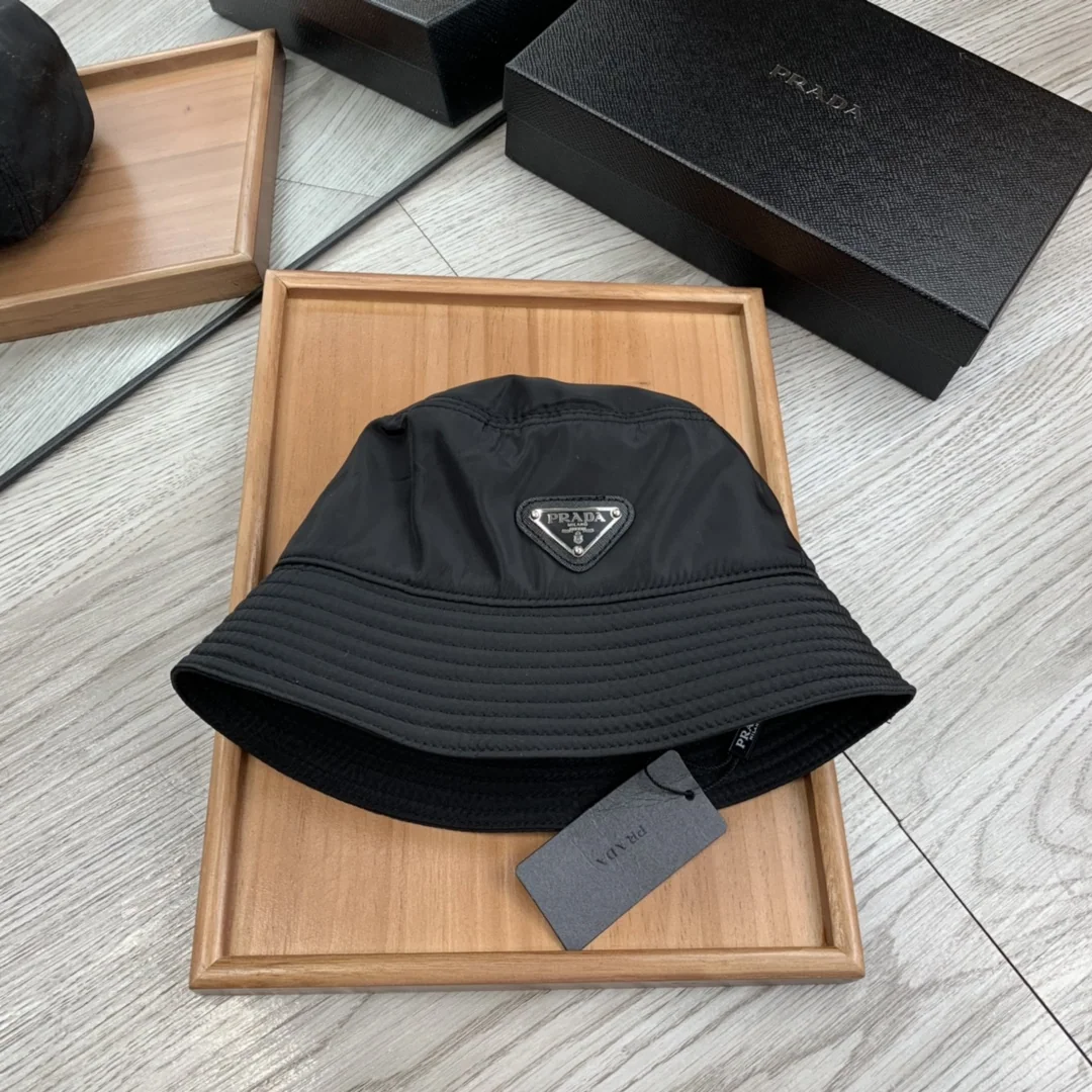 프라다 양면 삼각로고 버킷햇 상세 이미지 7