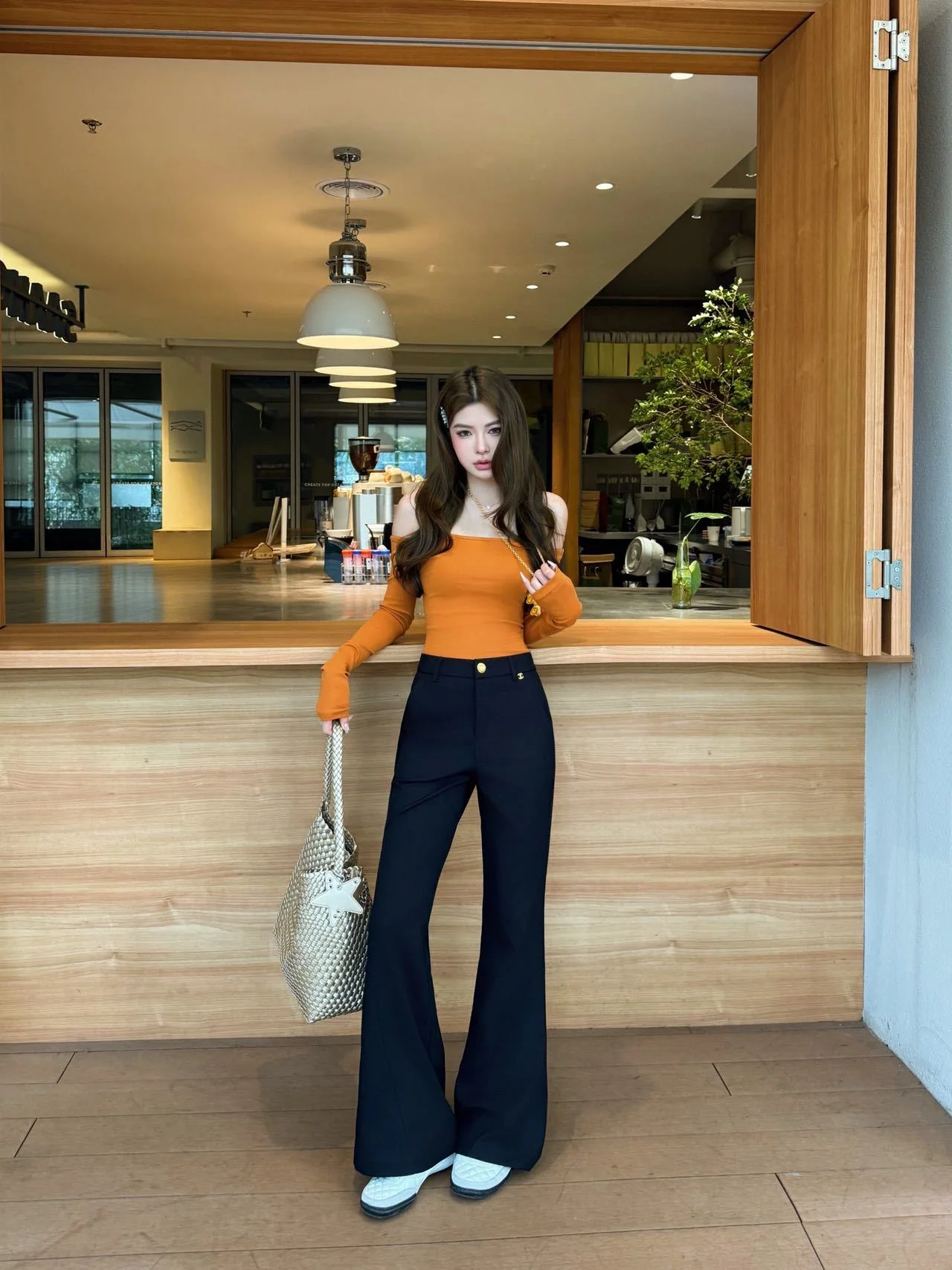 샤넬 더블 C 금속 장식 플레어 바지 상세 이미지 1