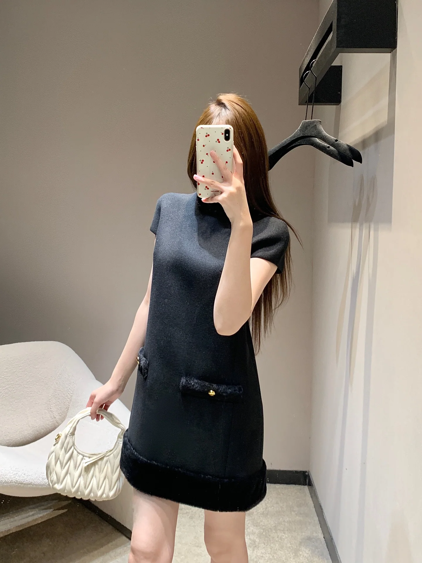 프라다 플러시 패치워크 반팔 원피스 2026 SS 상세 이미지 9