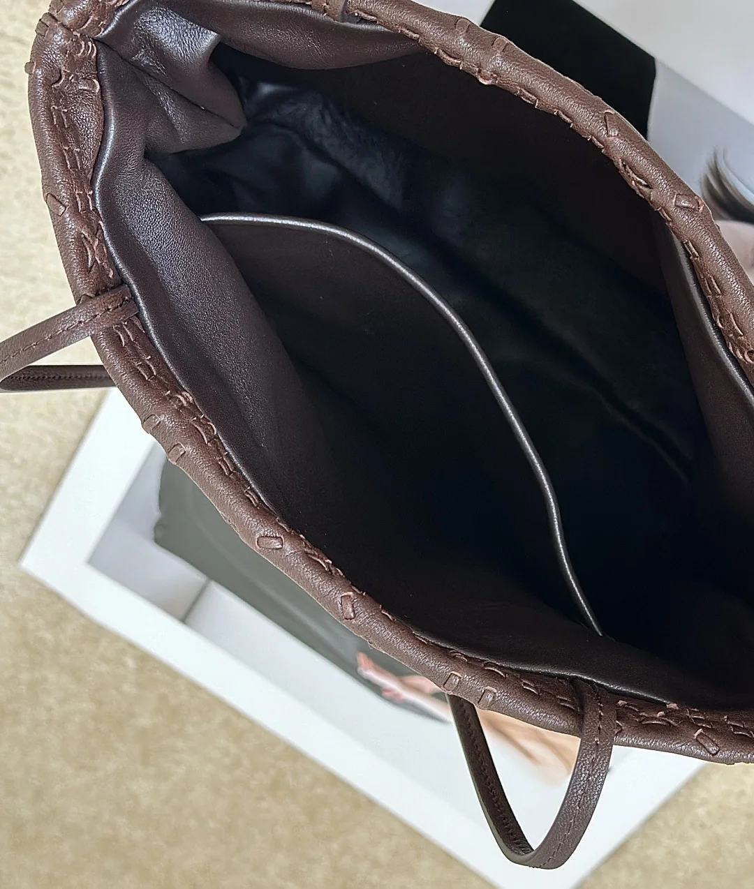 더로우 위븐 릴루 양가죽 토트백 상세 이미지 8