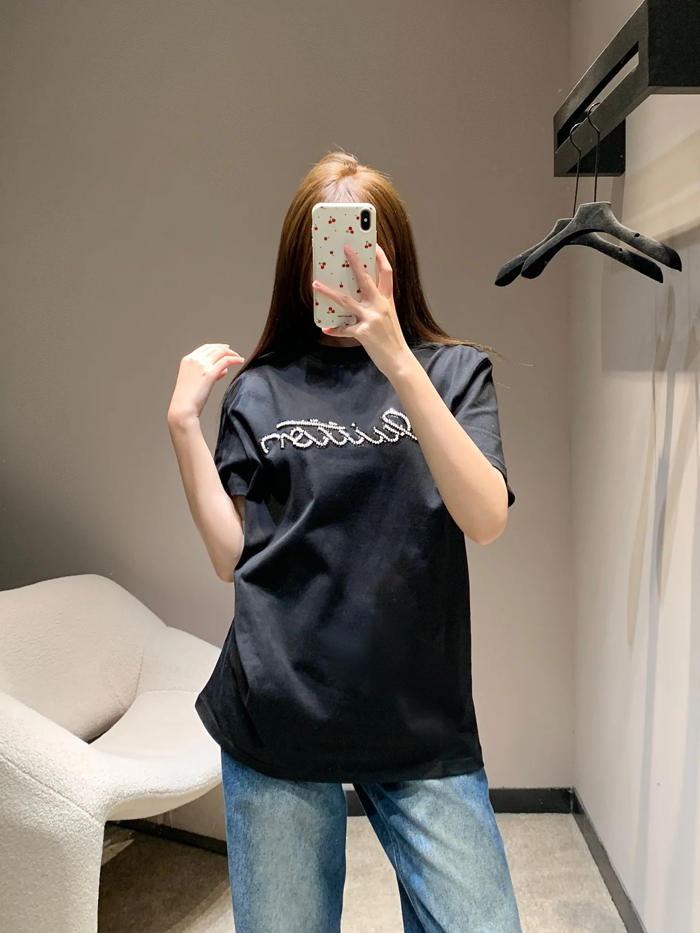 루이비통 비즈 자수 크루넥 코튼 반팔 티셔츠 2026 SS 상세 이미지 3