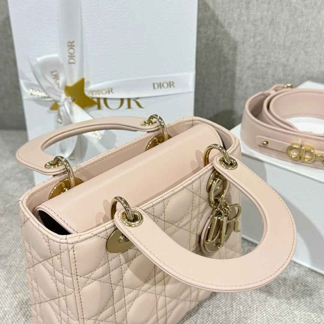 디올 CD-4 칸 양털 화장 파우더 가방 상세 이미지 8