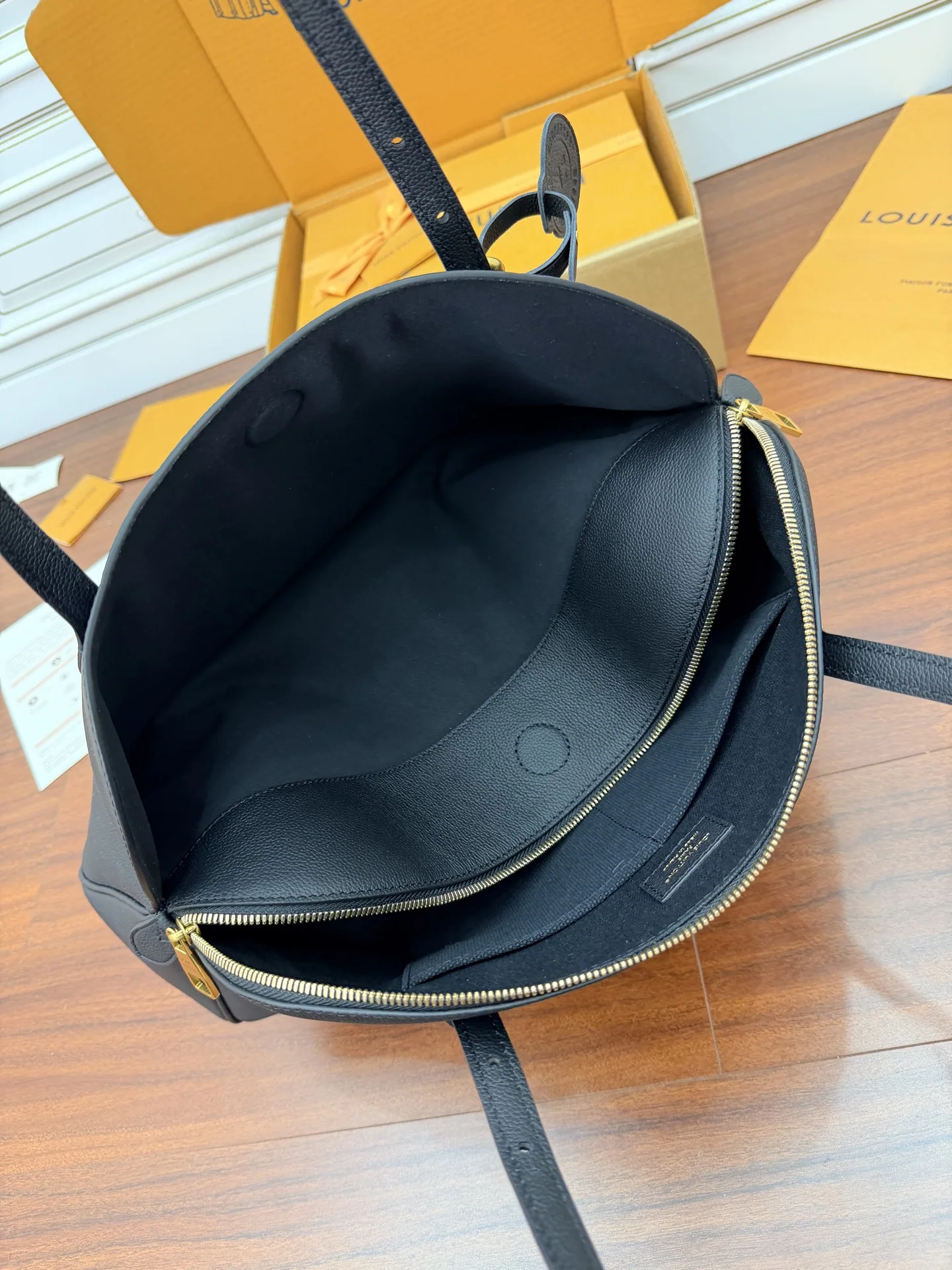 루이비통 다이아몬드 패턴 가죽 가방 M26257 상세 이미지 6