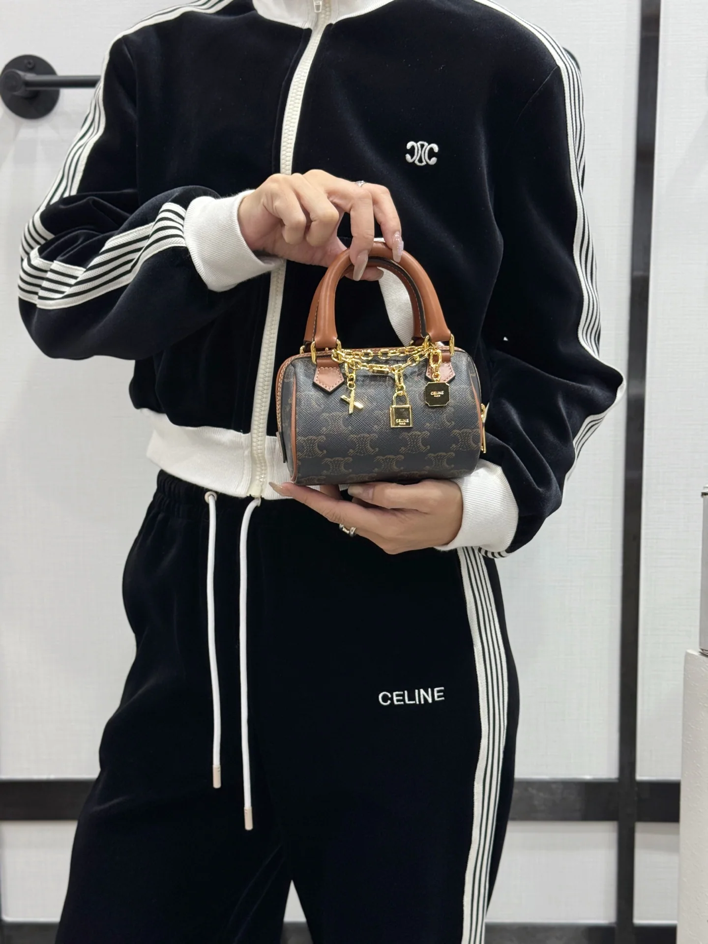 셀린느 모노그램 보스턴 가방 상세 이미지 1