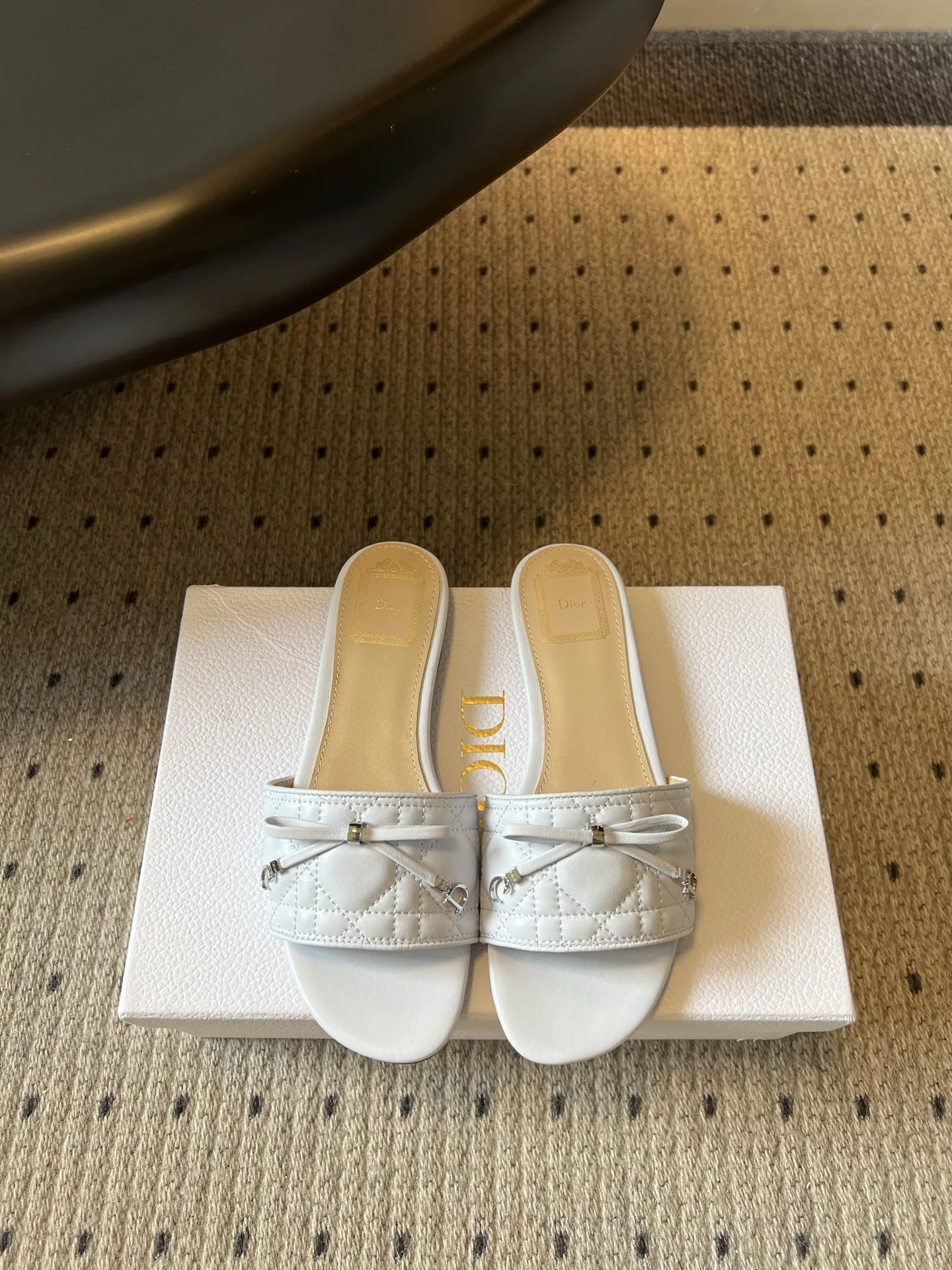 디올 디올 카나쥬 보우 샌들 108182