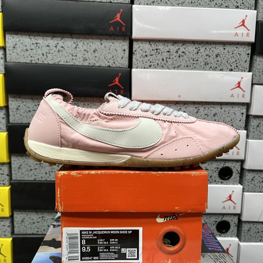 나이키 [YJ] HV8547-601 201607 Nike Moon Shoe SP Jacquemus Aluminum Pink