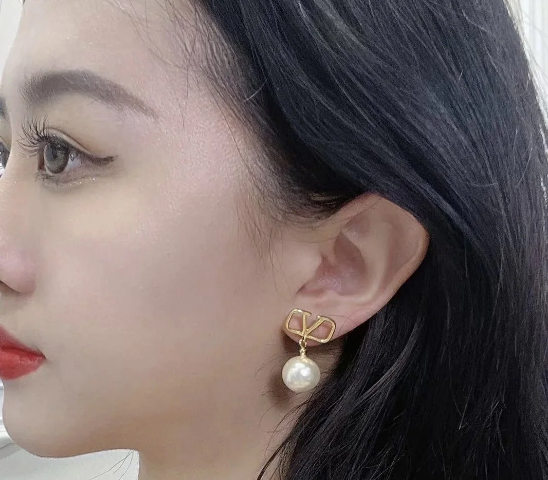 발렌티노 진주 드롭 귀걸이 상세 이미지 3
