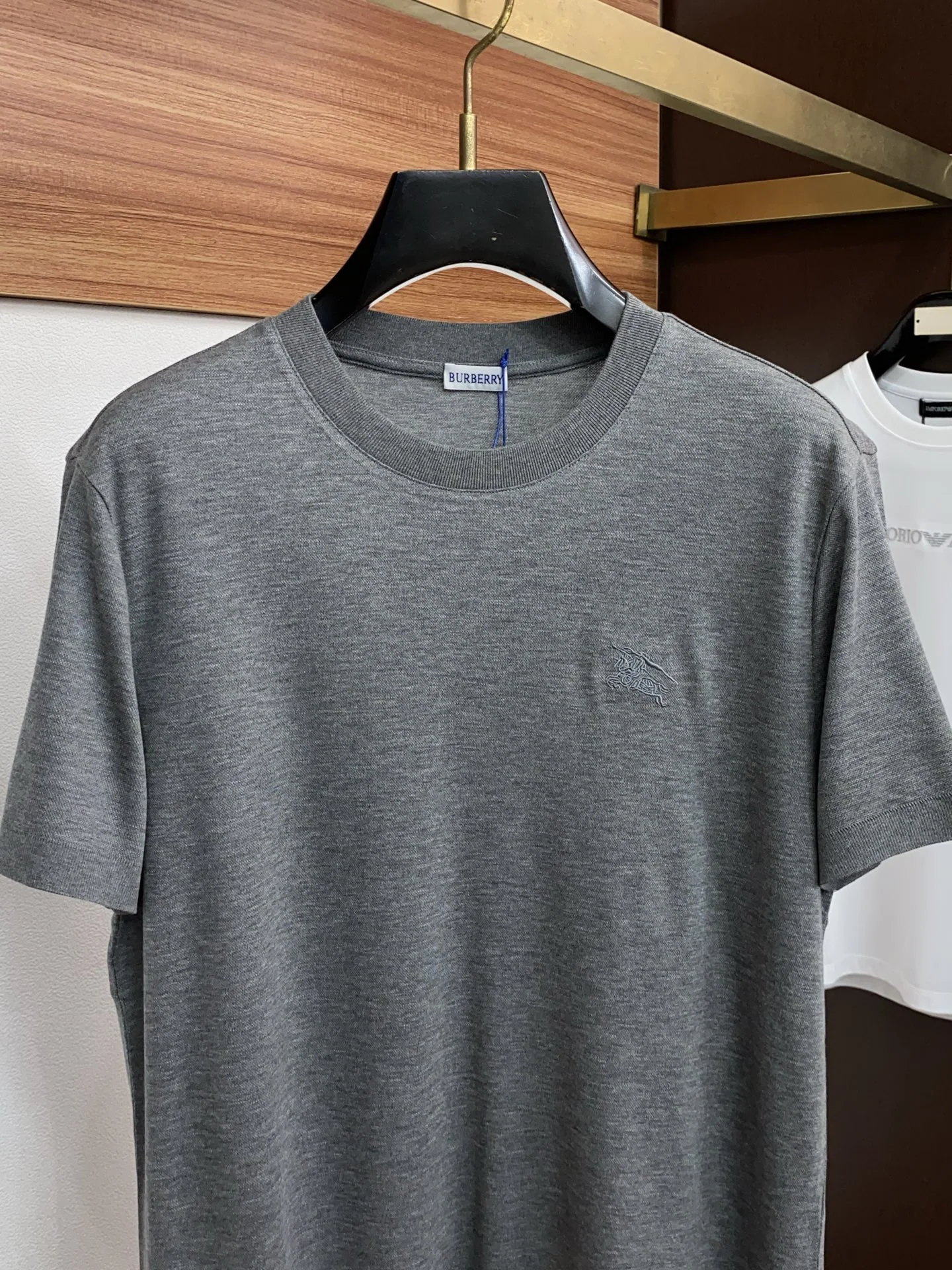 버버리 니트 크루넥 반팔 셔츠 P300 상세 이미지 2