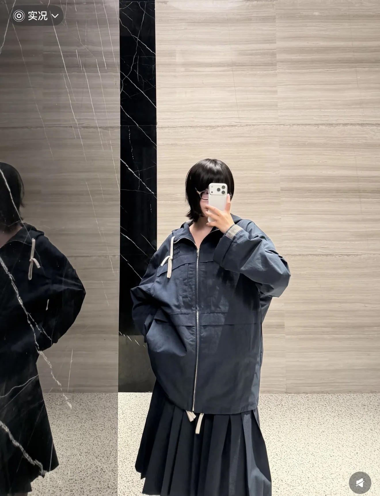 미우미우 그레이 후드 경량 방풍 여성 자켓 상세 이미지 6