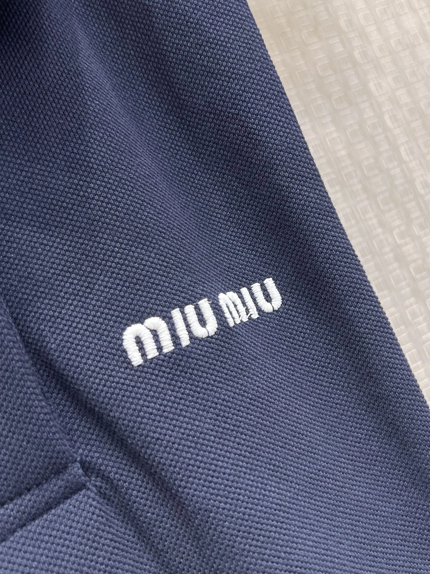 미우미우 네이비 블루 크롭 반팔 폴로셔츠 상세 이미지 6
