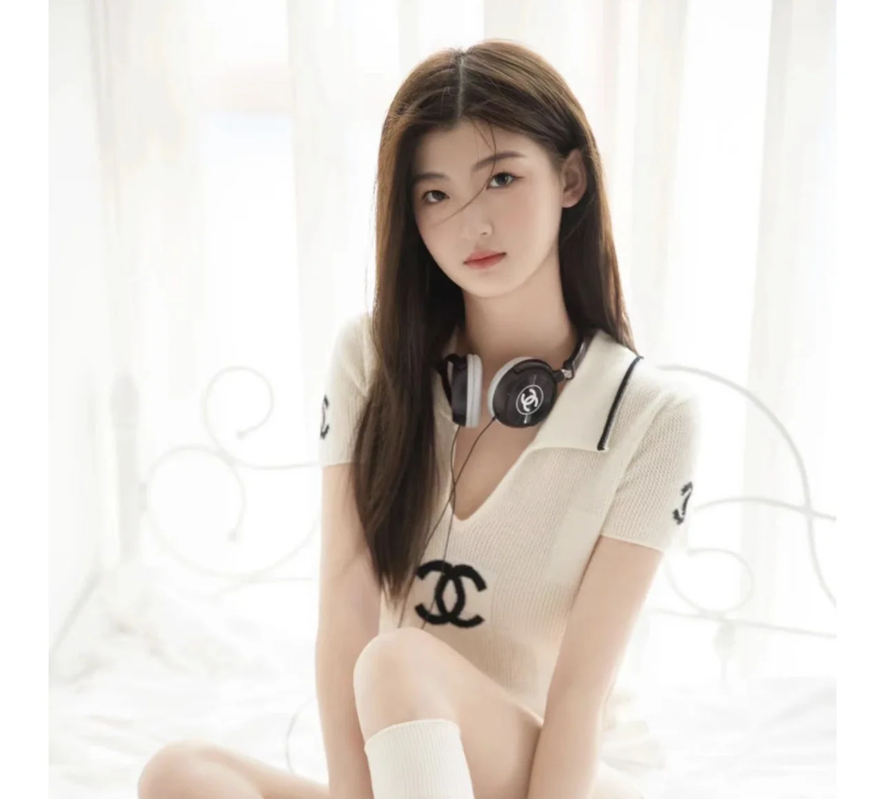 샤넬 여성 더블 C 브이넥 캐시미어 카라 반팔 티셔츠 레플리카 상세 이미지 1