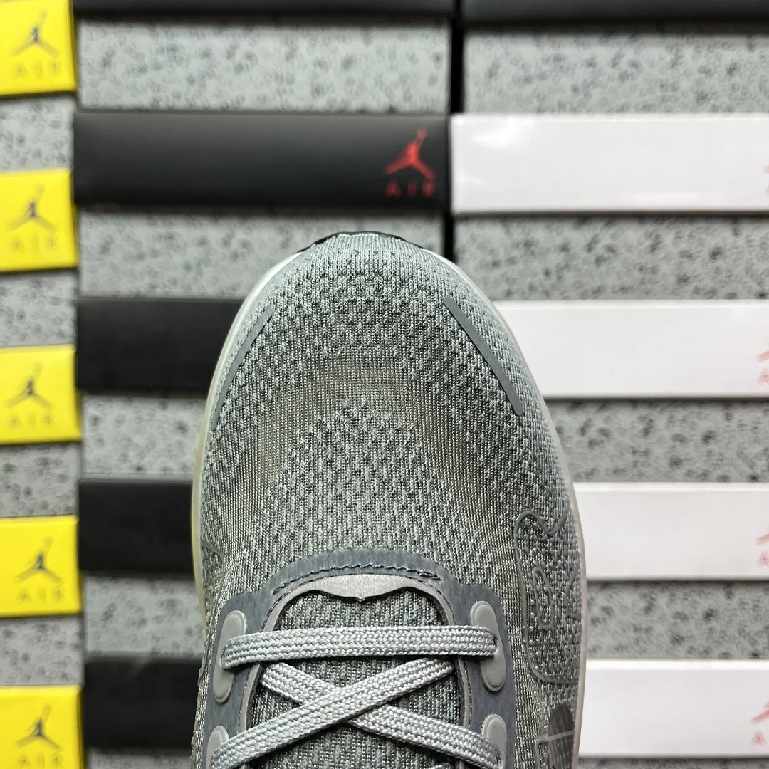 나이키 [CG] 보메로 프리미엄 IR1988-084 201988 Nike Vomero Premium Isamaya Run Forever 상세 이미지 8