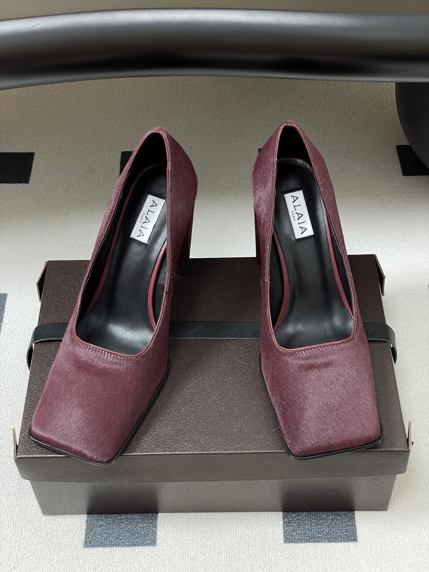 알라이아 스퀘어 토 청키 힐 샌들 상세 이미지 5