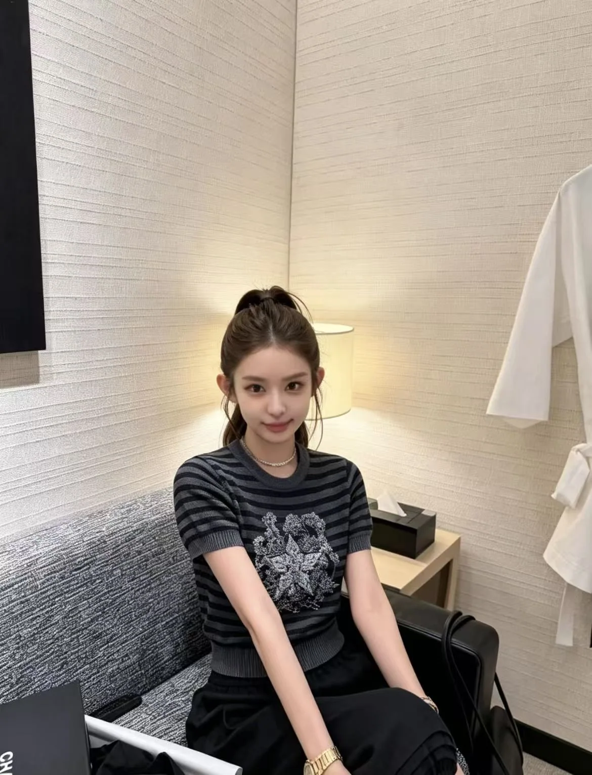 디올 오봉성 자수 스트라이프 반팔 니트 티셔츠 상세 이미지 1
