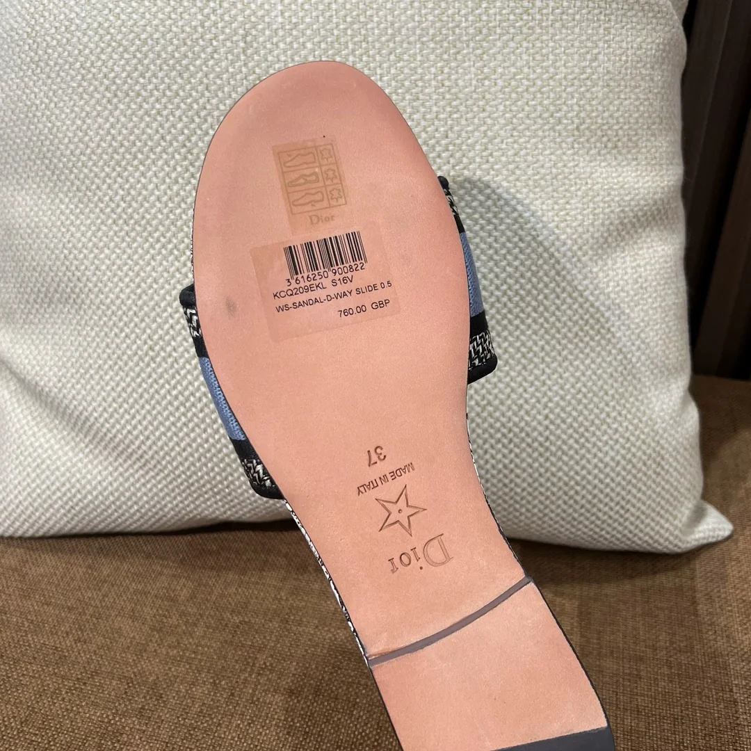 디올 자수 캔버스 샌들 상세 이미지 9
