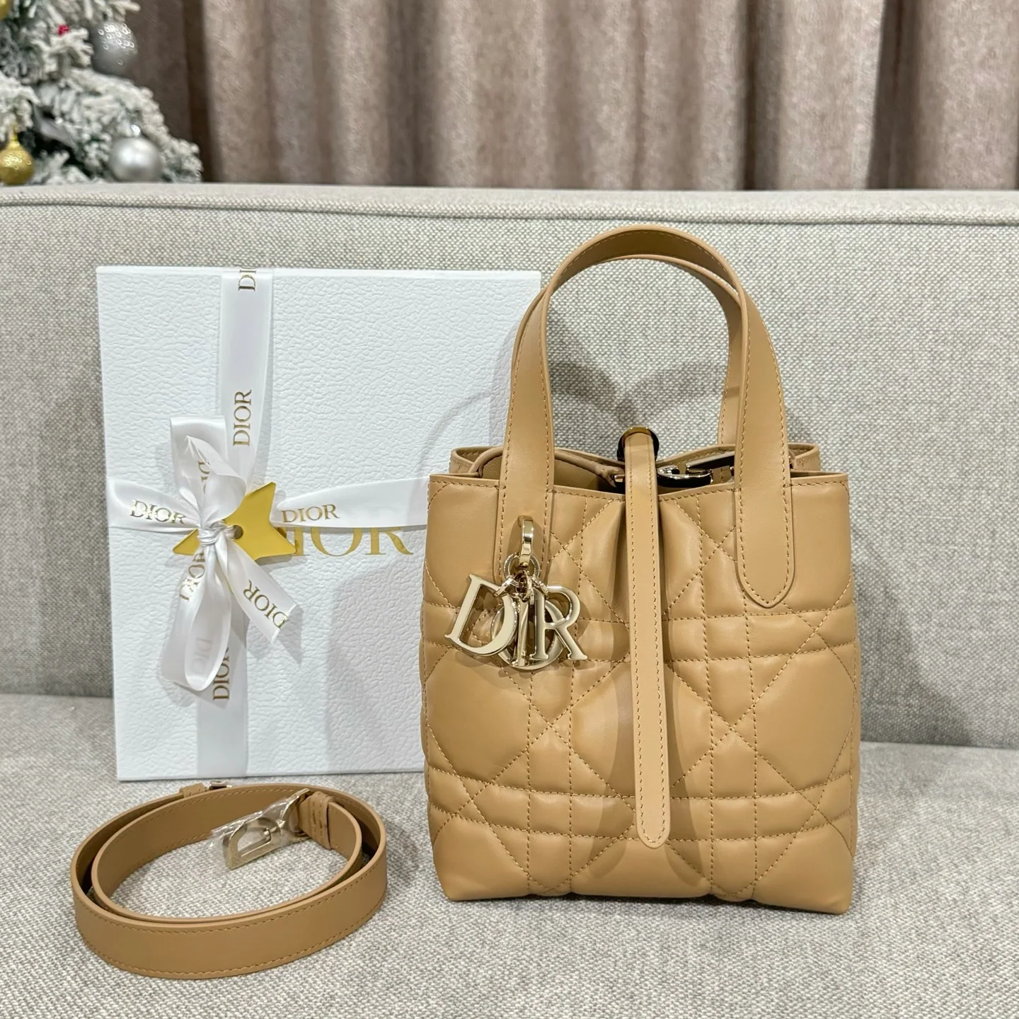 디올 다이아몬드 패턴 송아지가죽 숄더백 상세 이미지 1
