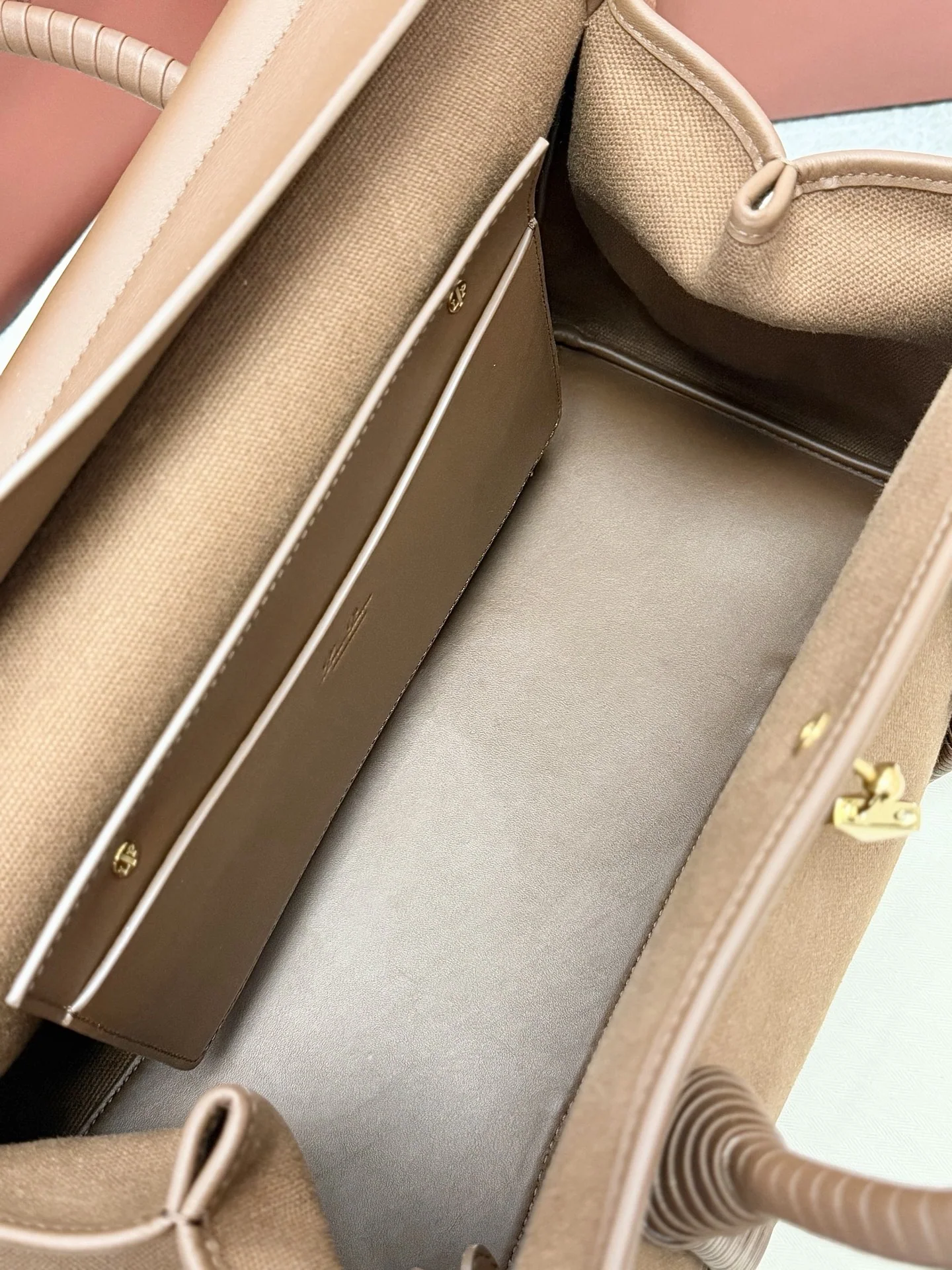 로로피아나 라마 브라운 위빙 핸드백 상세 이미지 9