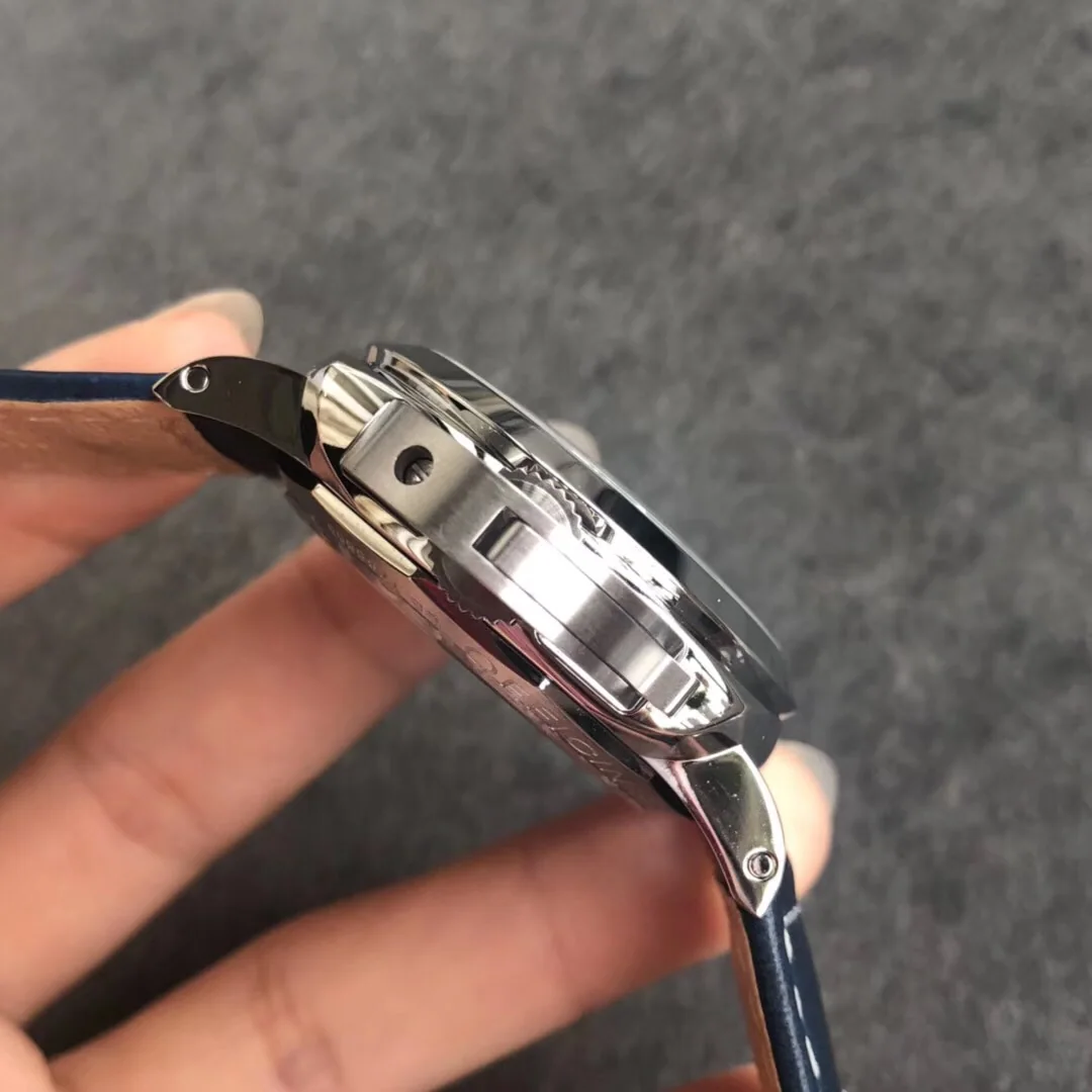 파네라이 루미노르 PAM688 GMT 시계 상세 이미지 4