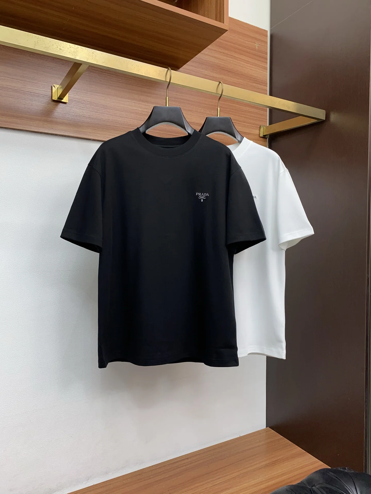 프라다 코튼 남성 반팔 티셔츠 2026 AW 1590 상세 이미지 8
