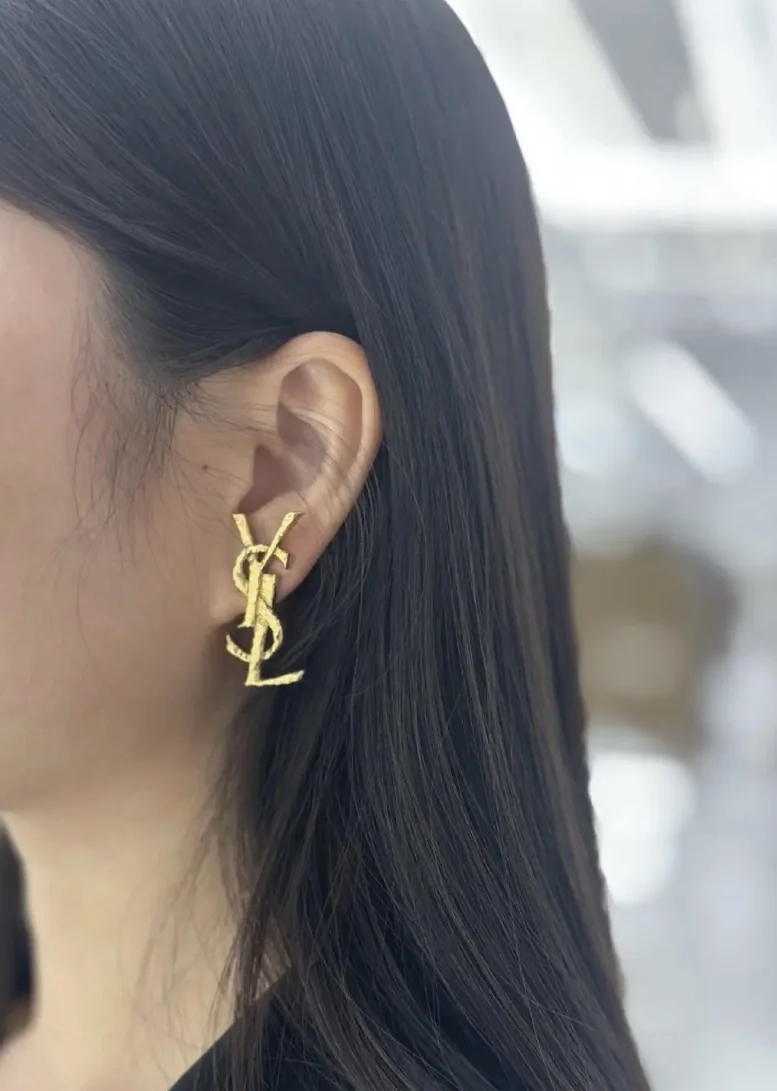 생로랑 YSL 로고 광택 귀걸이 상세 이미지 1