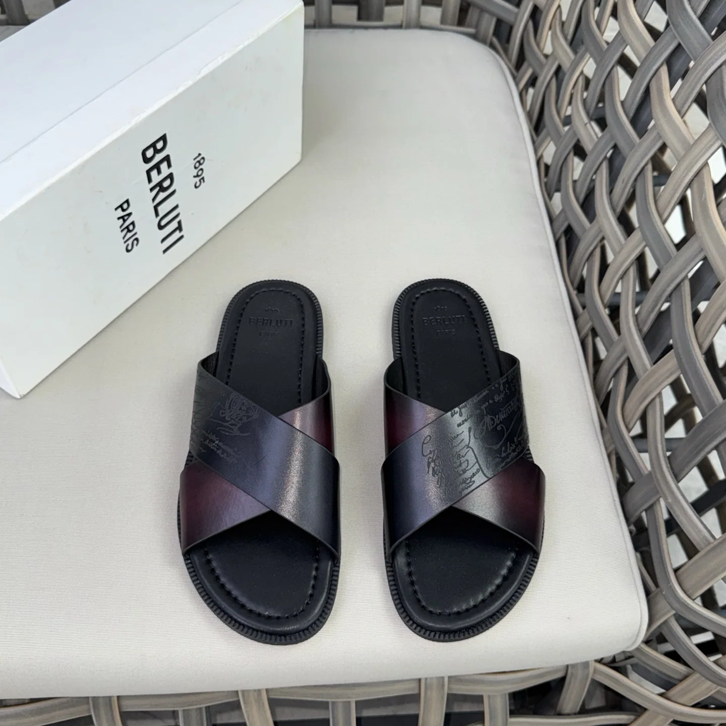 벨루티 색상변화 송아지가죽 샌들 149324