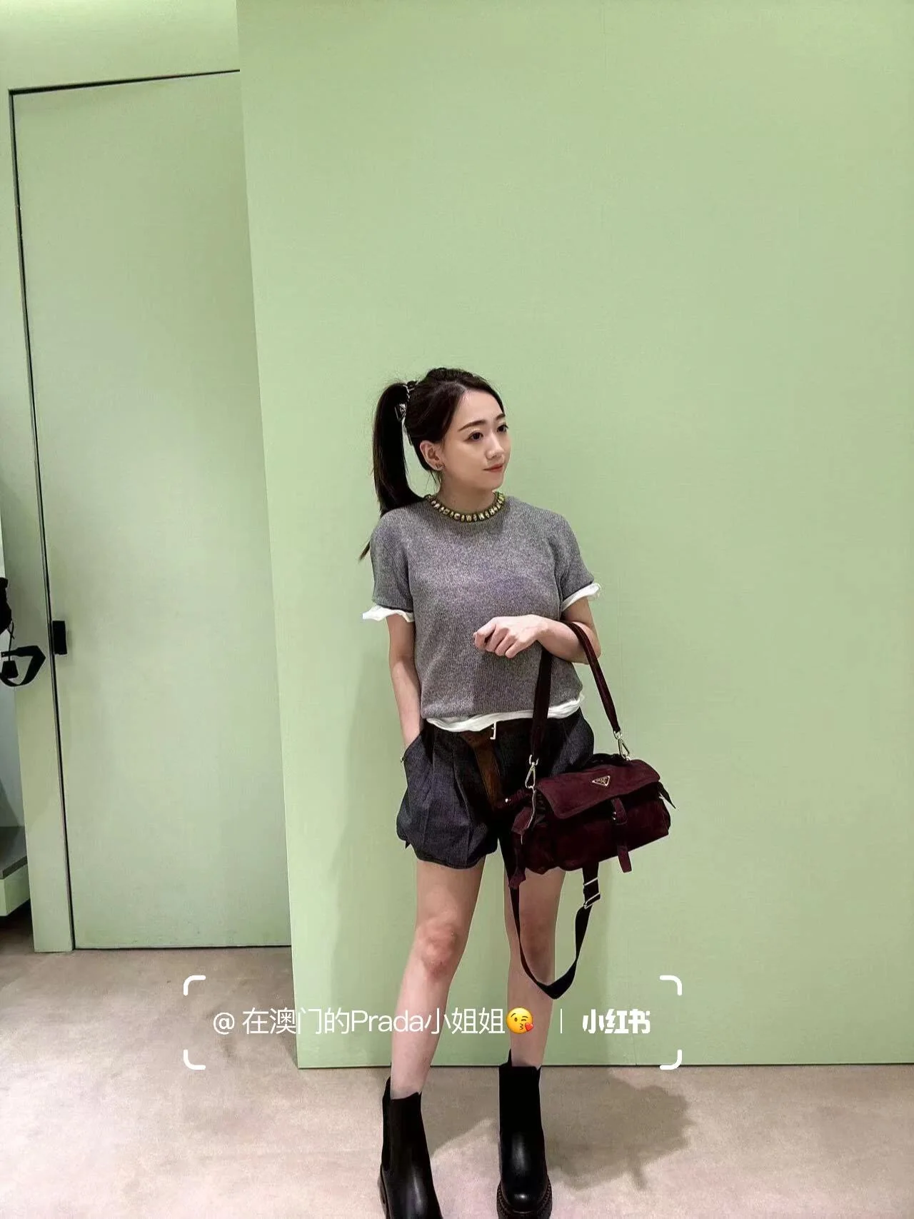프라다 큐빅 장식 캐시미어 혼방 카라 반팔 티셔츠 2026 SS 상세 이미지 4