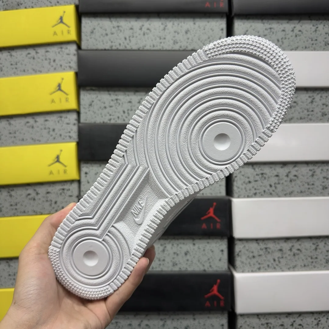 나이키 [MAX] 에어 포스 1 로우 IV2857-100 201752 Nike Air Force 1 Low '07 Premium White 상세 이미지 4