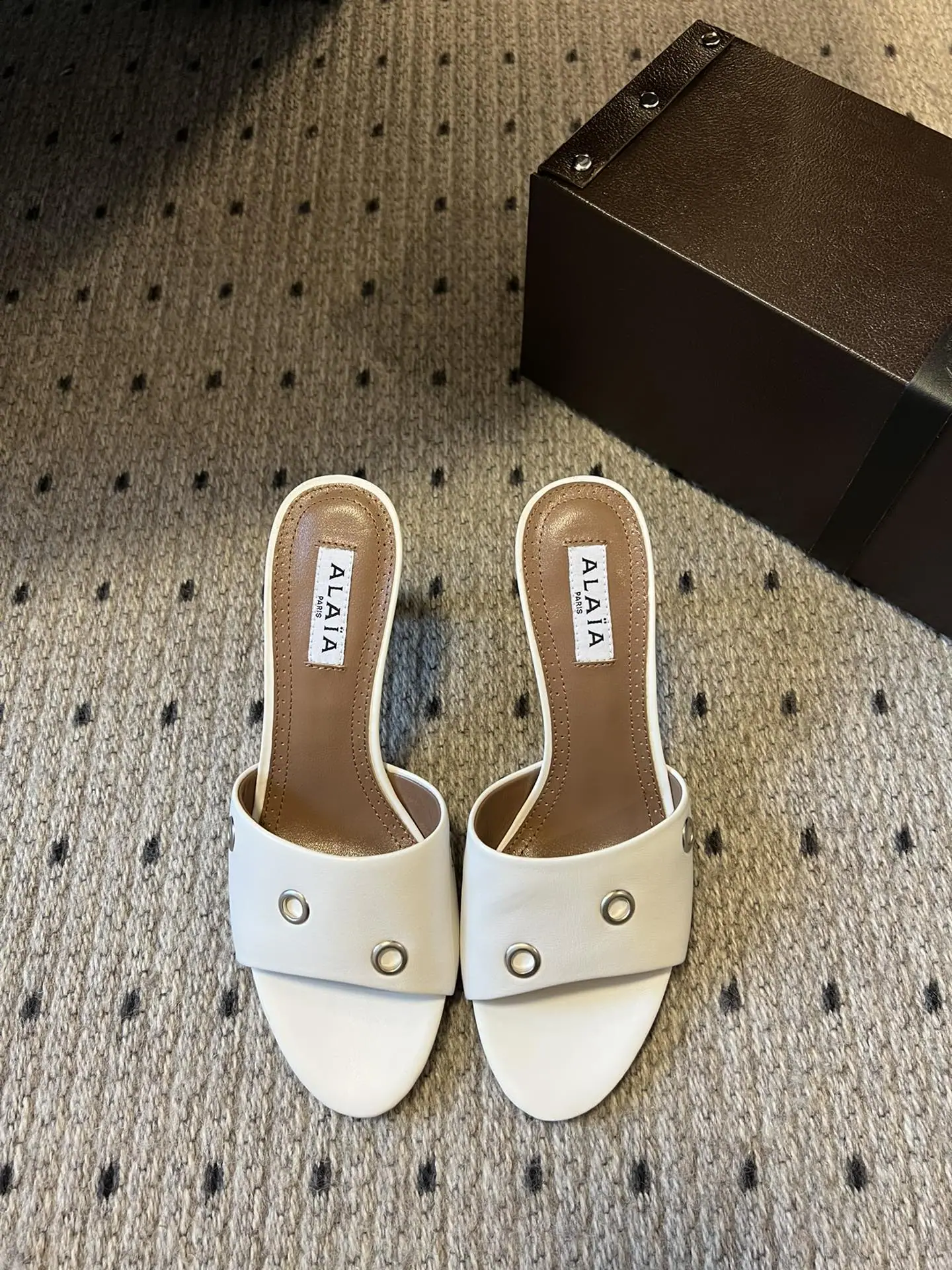 알라이아 스틸레토 샌들 120674