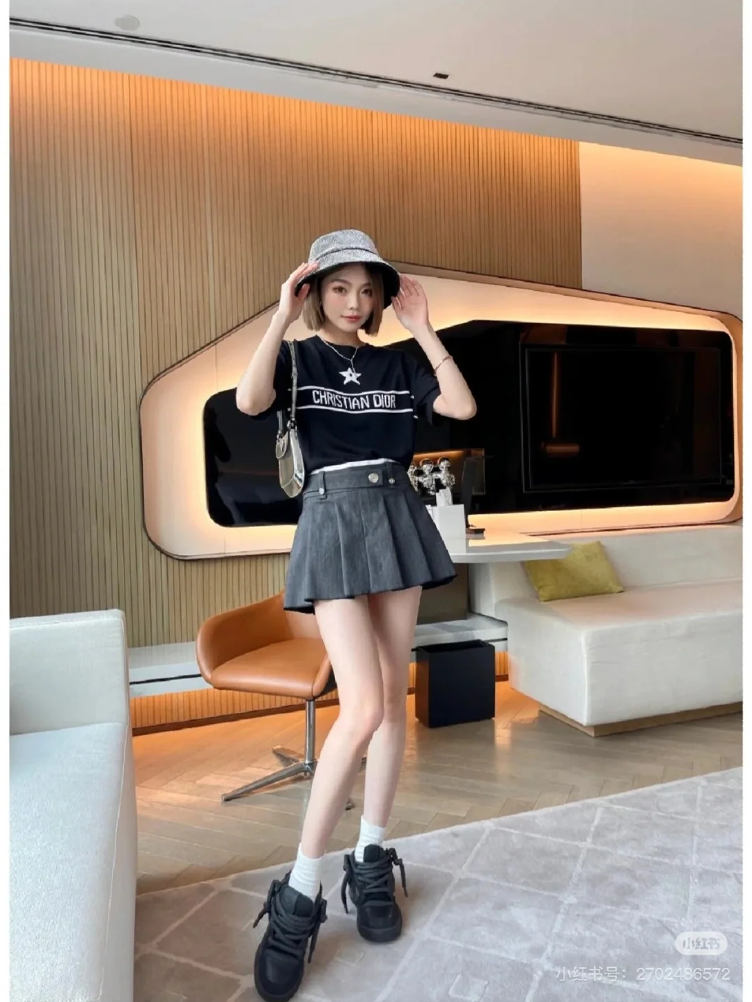 디올 자수 스트라이프 반팔 티셔츠 상세 이미지 4