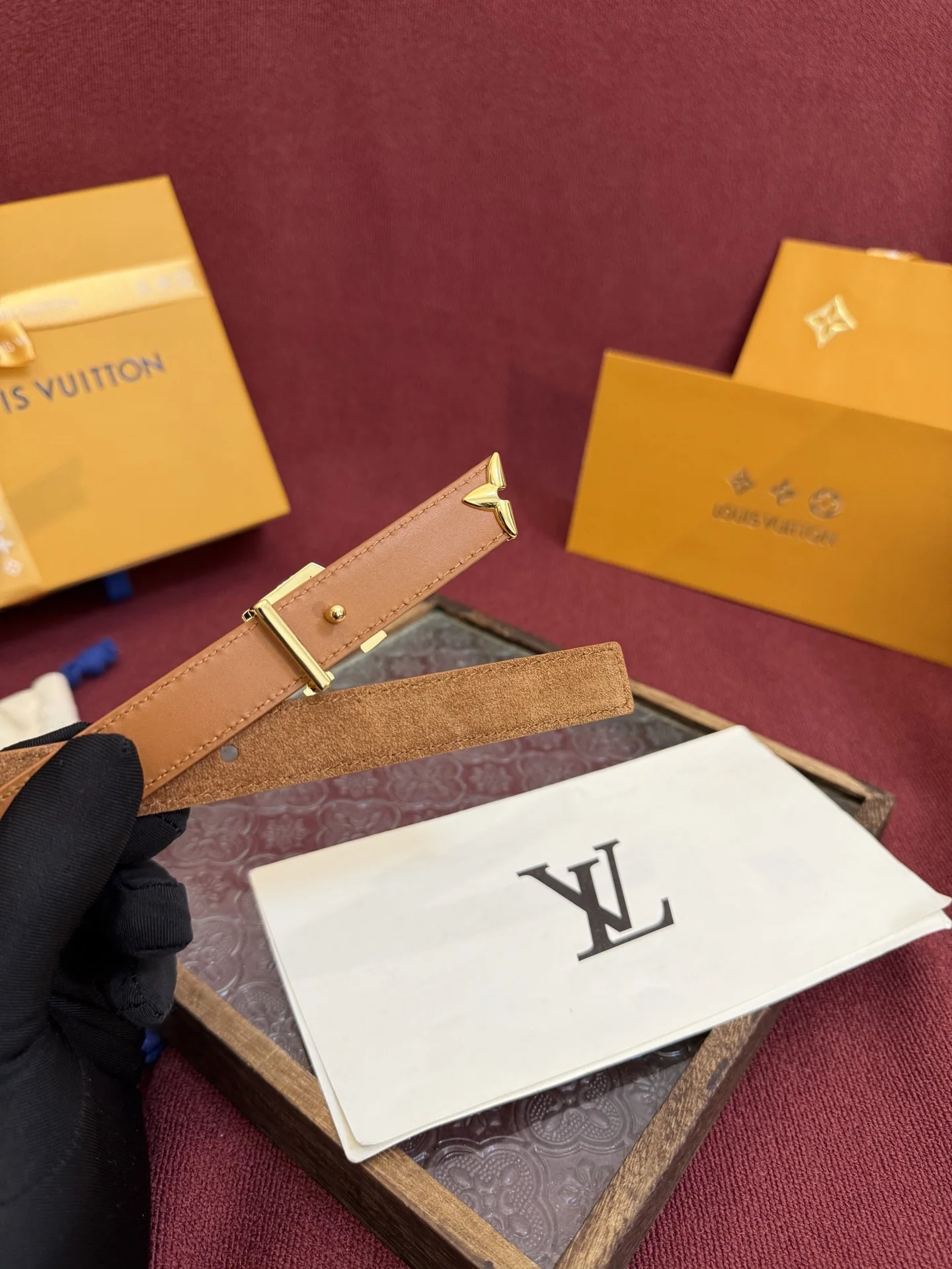 루이비통 LV 이니셜 버클 모노그램 플라워 스웨이드 벨트 상세 이미지 4