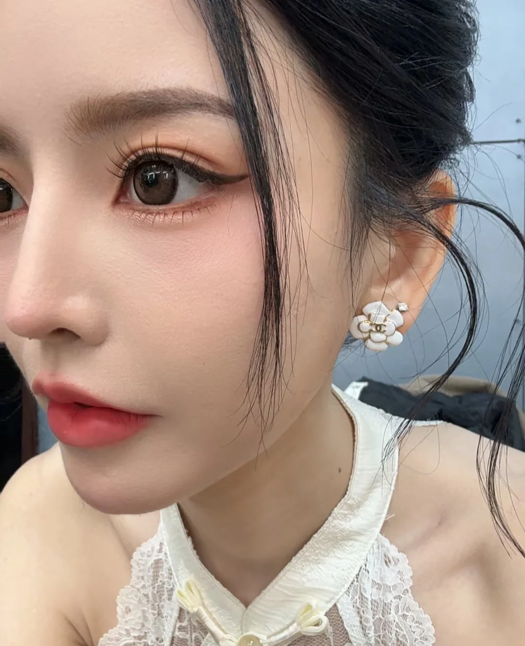 샤넬 에나멜 카멜리아 귀걸이 상세 이미지 2