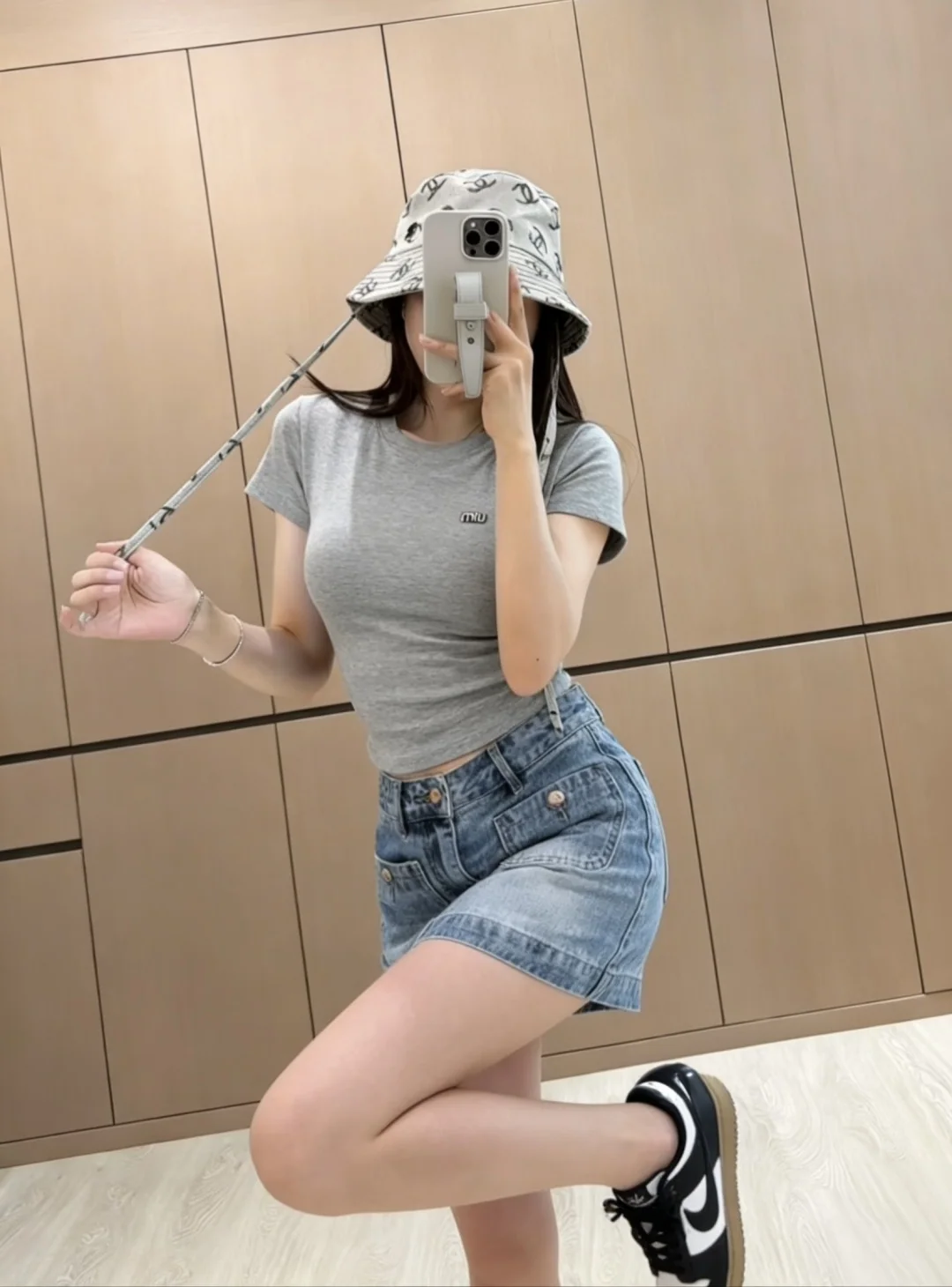 미우미우 라인스톤 로고 반팔 티셔츠 상세 이미지 7