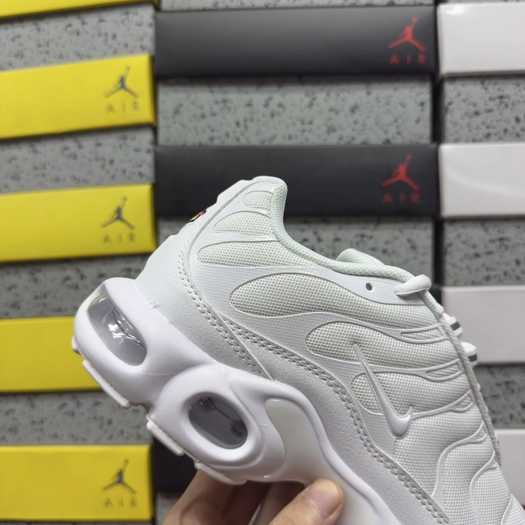 나이키 [BD] 에어 맥스 플러스 DM2362-100 201897 Nike Air Max Plus White Pure Platinum 상세 이미지 4