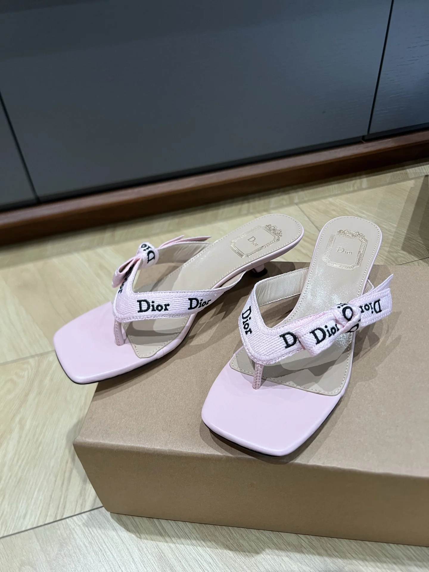 디올 J'A 나비 매듭 샌들 상세 이미지 2
