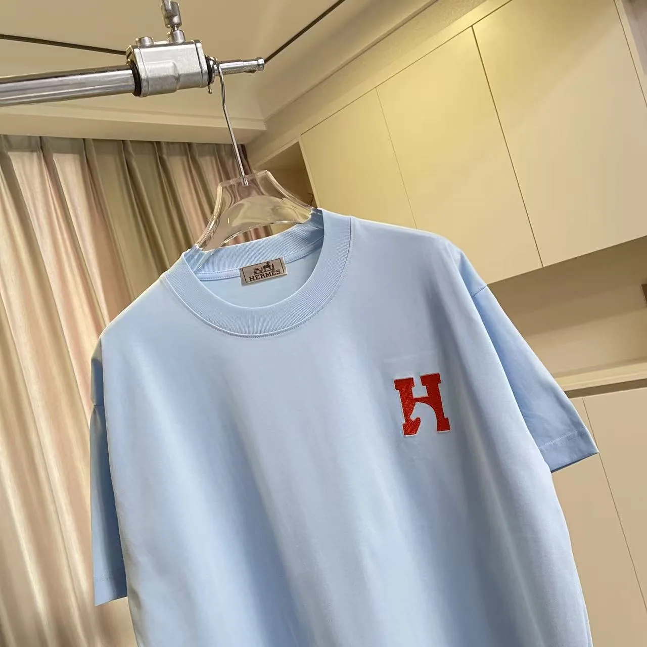 에르메스 로고 자수 남성 반팔 티셔츠 상세 이미지 3