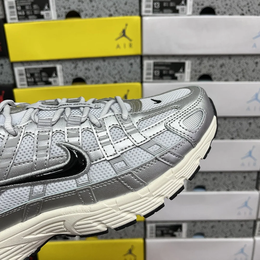 나이키 [CS] P 6000 CD6404-105 201531 Nike P-6000 White Metallic Silver Flat Black 상세 이미지 4