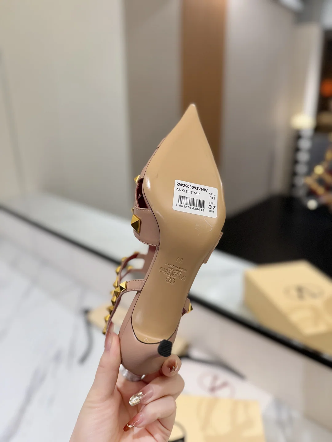 발렌티노 스타디 뾰족버클 스틸레토 힐 9 cm 신발 상세 이미지 9