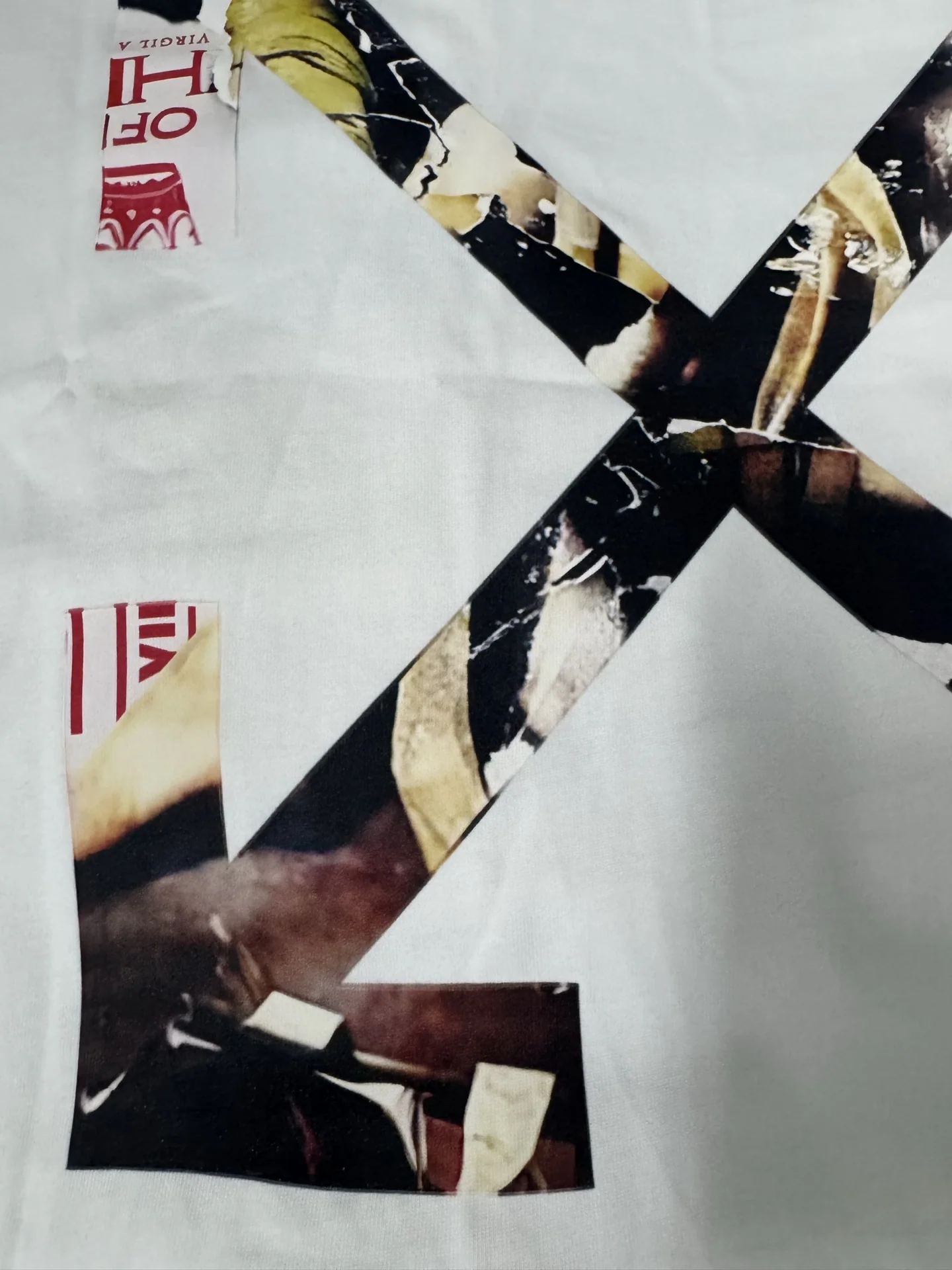 오프화이트 캐릭터 슬로건 화살표 프린트 남성 반팔 티셔츠 OF 상세 이미지 10