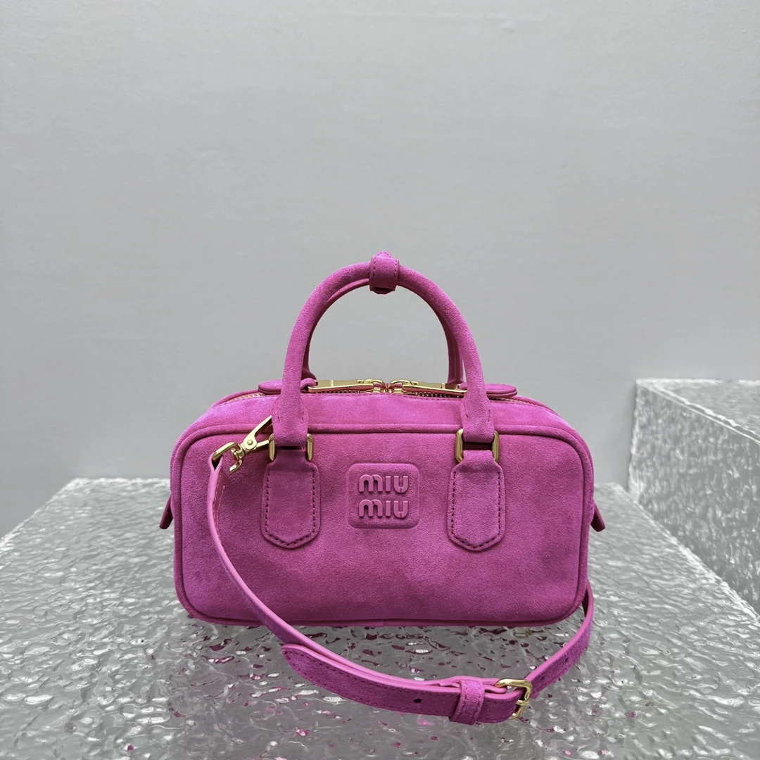 미우미우 스웨이드 로즈레드 미니 볼링백 상세 이미지 2