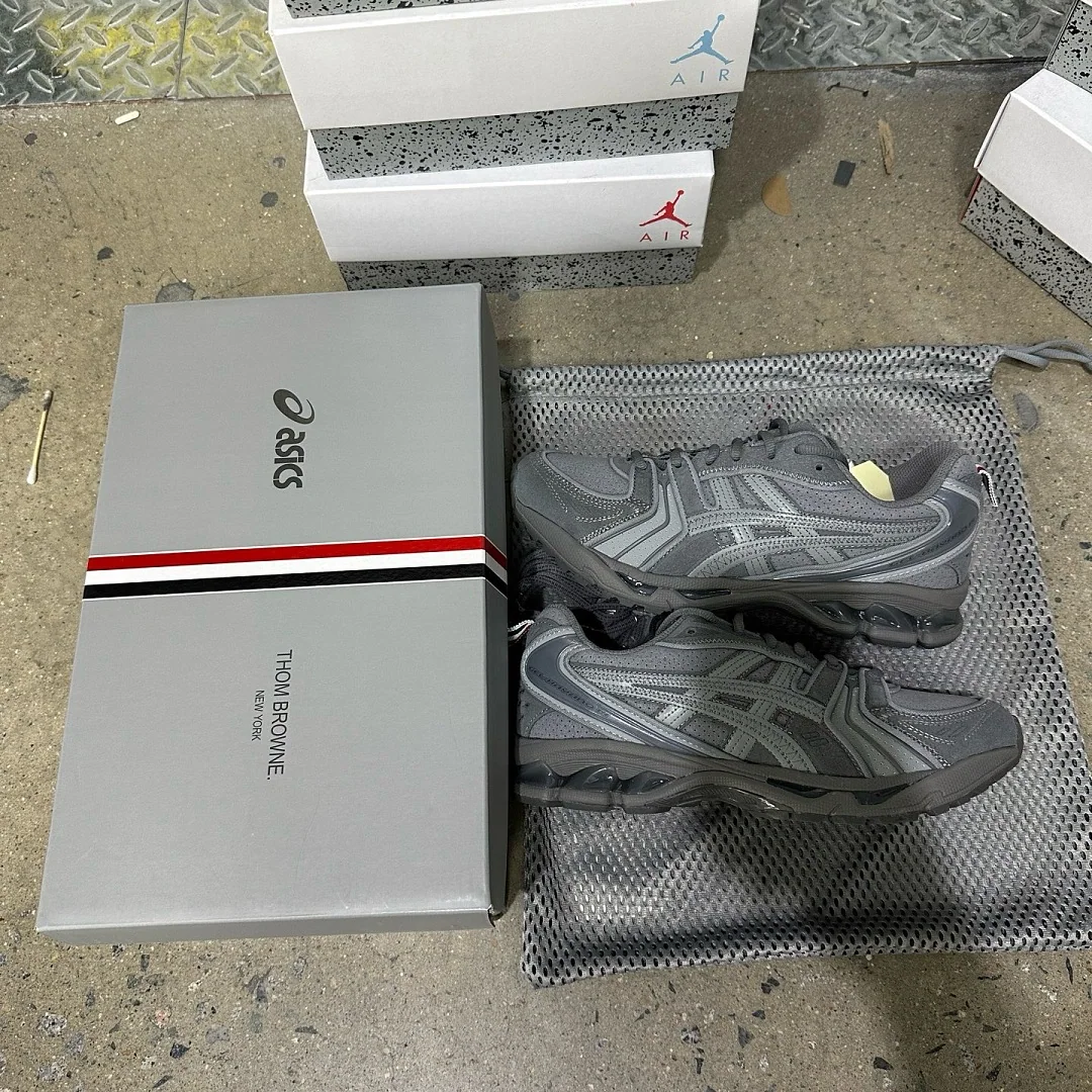 아식스 [ZC] 젤 카야노 14 1203B110-020 200456 Asics Gel-Kayano 14 Thom Browne Grey 상세 이미지 4