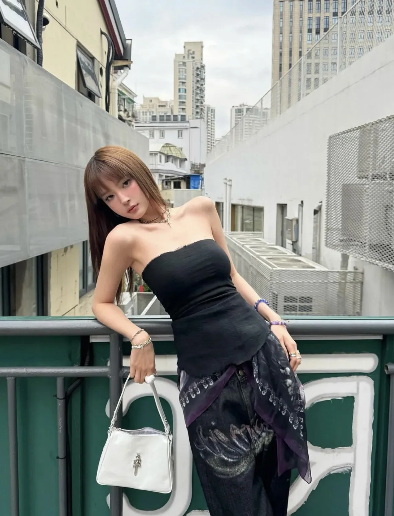 크롬하츠 화이트 페이턴트 가죽 가방 상세 이미지 6