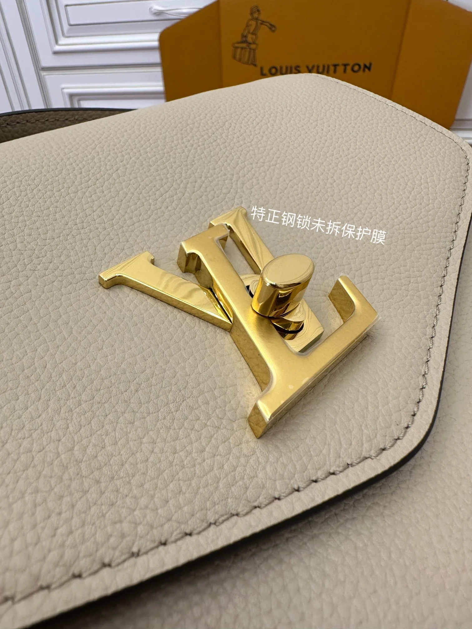 루이비통 M22792 가방 상세 이미지 6
