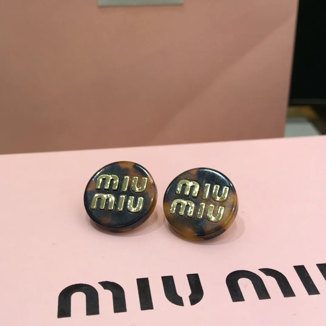 미우미우 아크릴 호피 라운드 스터드 귀걸이 상세 이미지 3