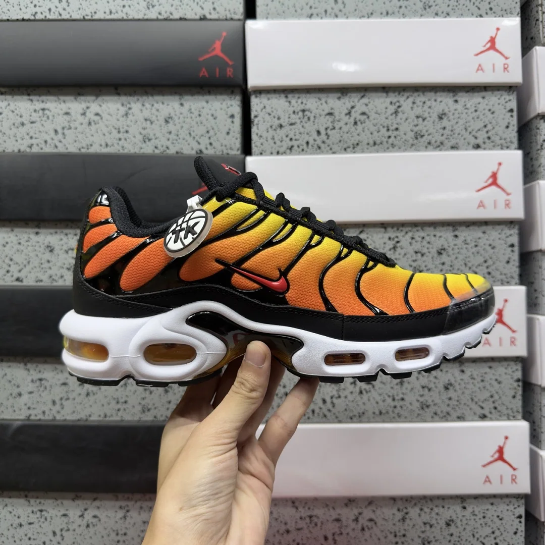 나이키 [TK] 에어 맥스 플러스 블랙 오렌지 화이트 HF0552-001 201974 Nike Air Max Plus Sunset 상세 이미지 2