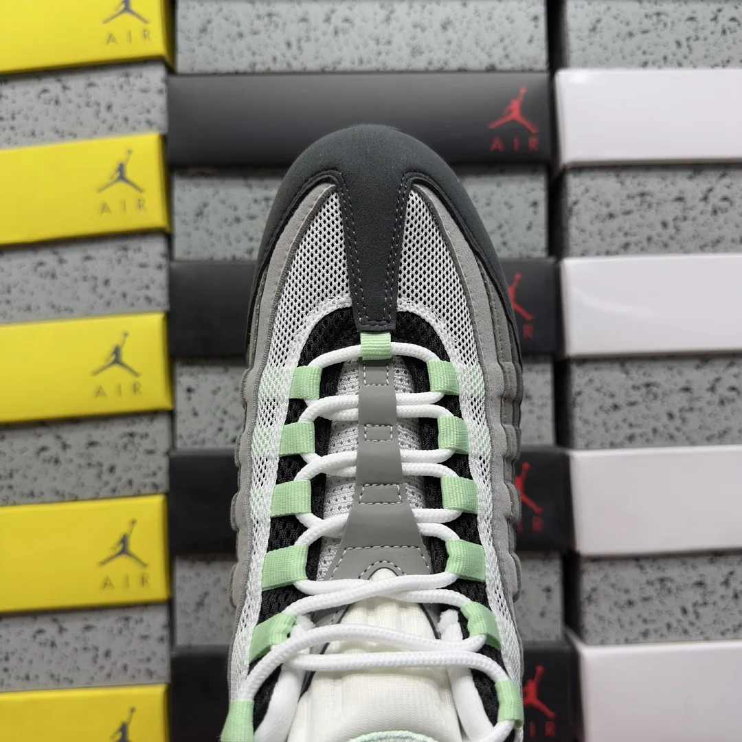 나이키 [KZ2.0] 에어 맥스 95 OG HJ5996-005 201781 Nike Air Max 95 OG Big Bubble Fresh 상세 이미지 3